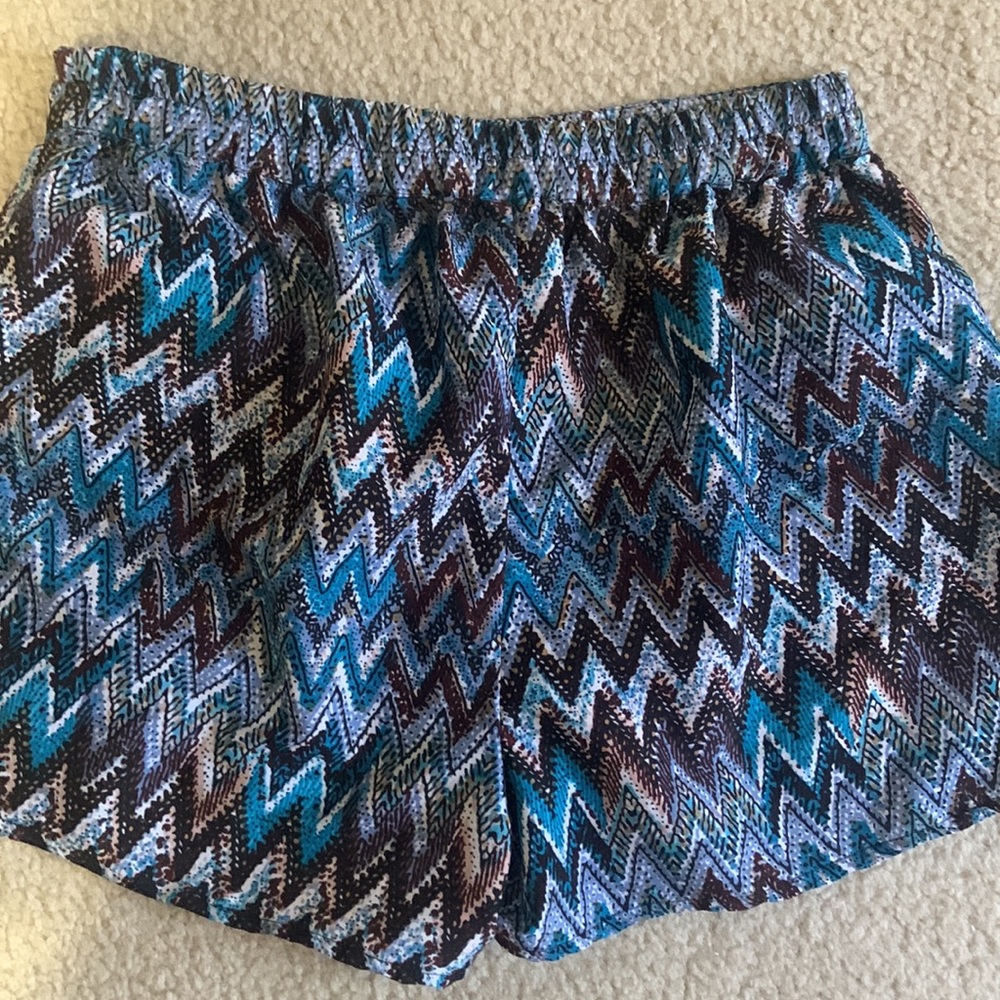 Pretty Shorts - Picture 2 of 2